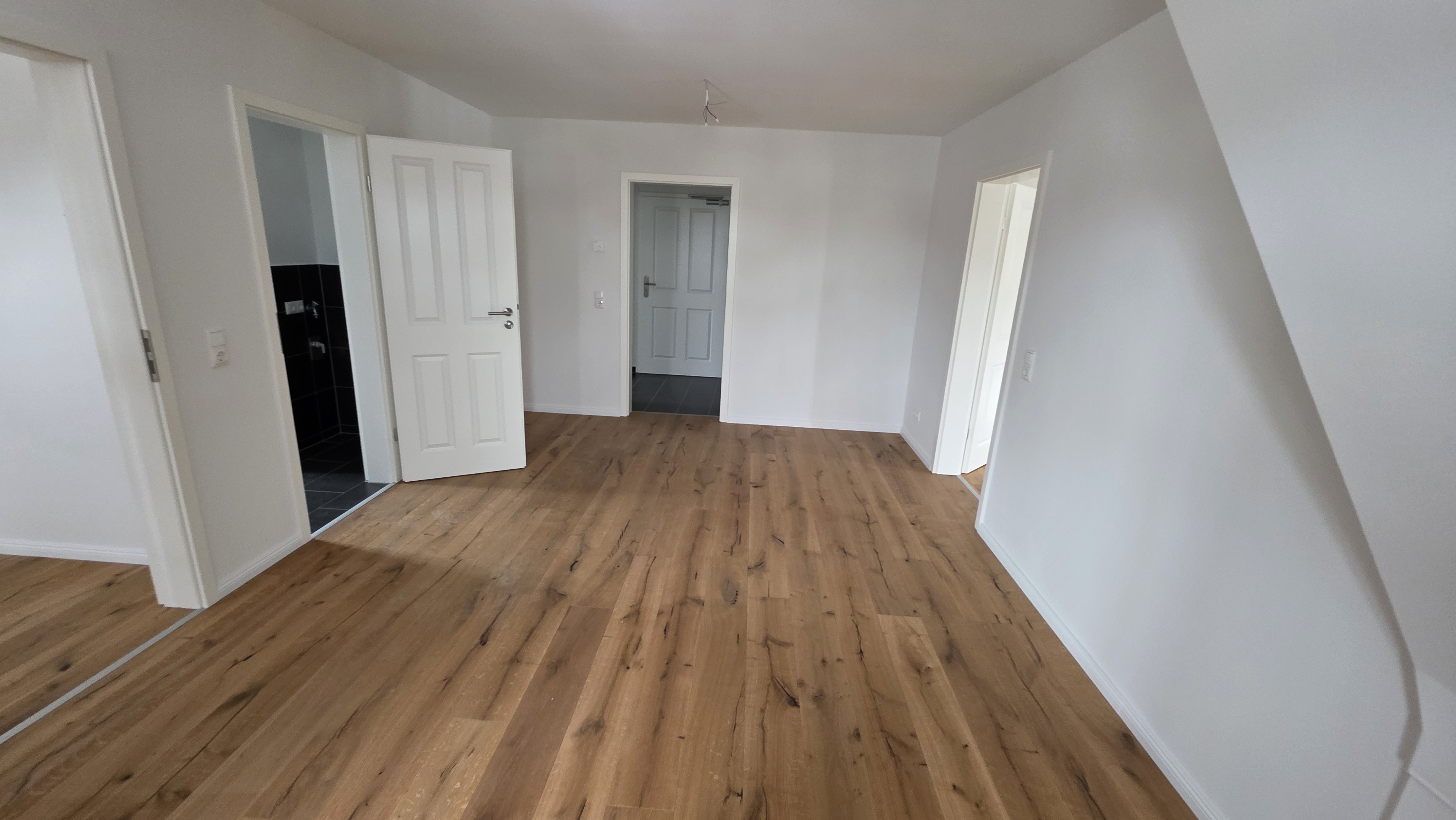  WM/06/A_B , Gemütliche 3 Raum Dachgeschosswohnung - Erstbezug nach Sanierung