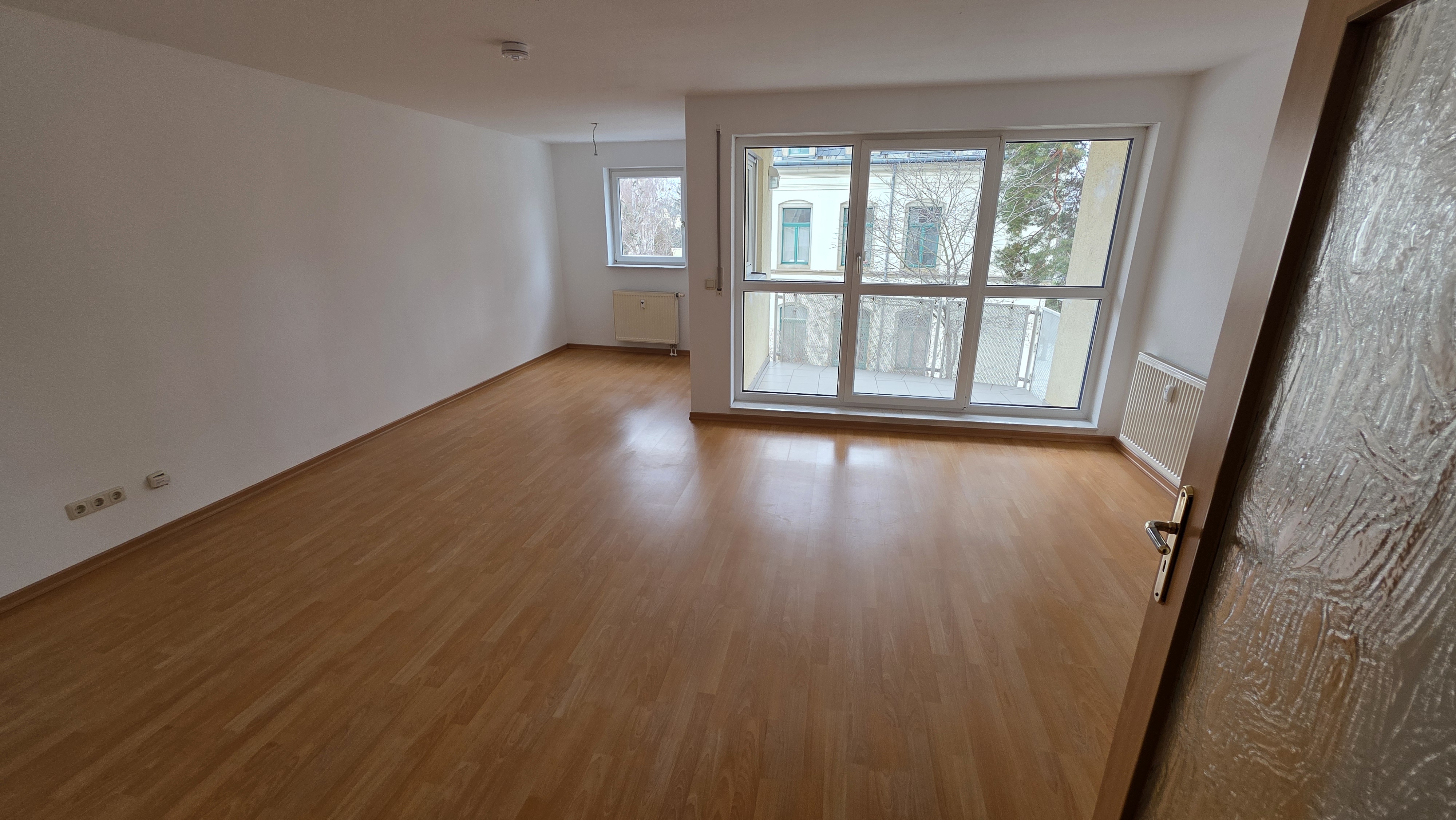 VW/2732, 2 – Raumwohnung mit Balkon und Tiefgarage in Dresden-Gruna